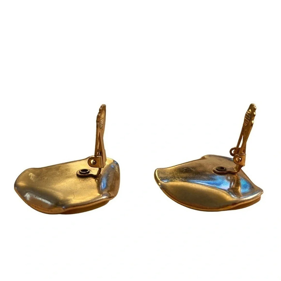 BAKELITE Vintage 1950s Spinach Green on Gold-tone Hexagonal Clip-on Earrings - Picture 3 of 5